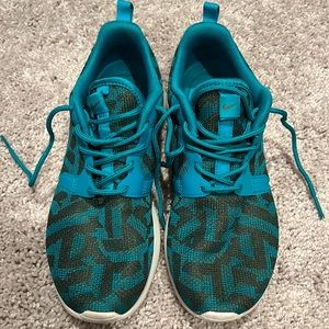 Womens Nike Roshe size 6